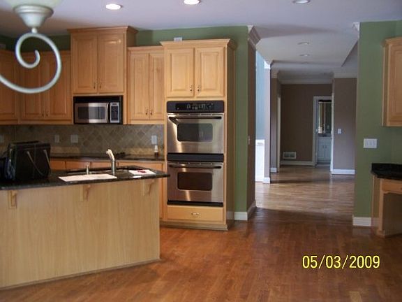3rd image of 819 Kennedy Ct