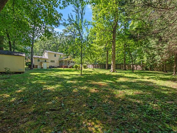 3rd image of 721 Tinkerbell Rd