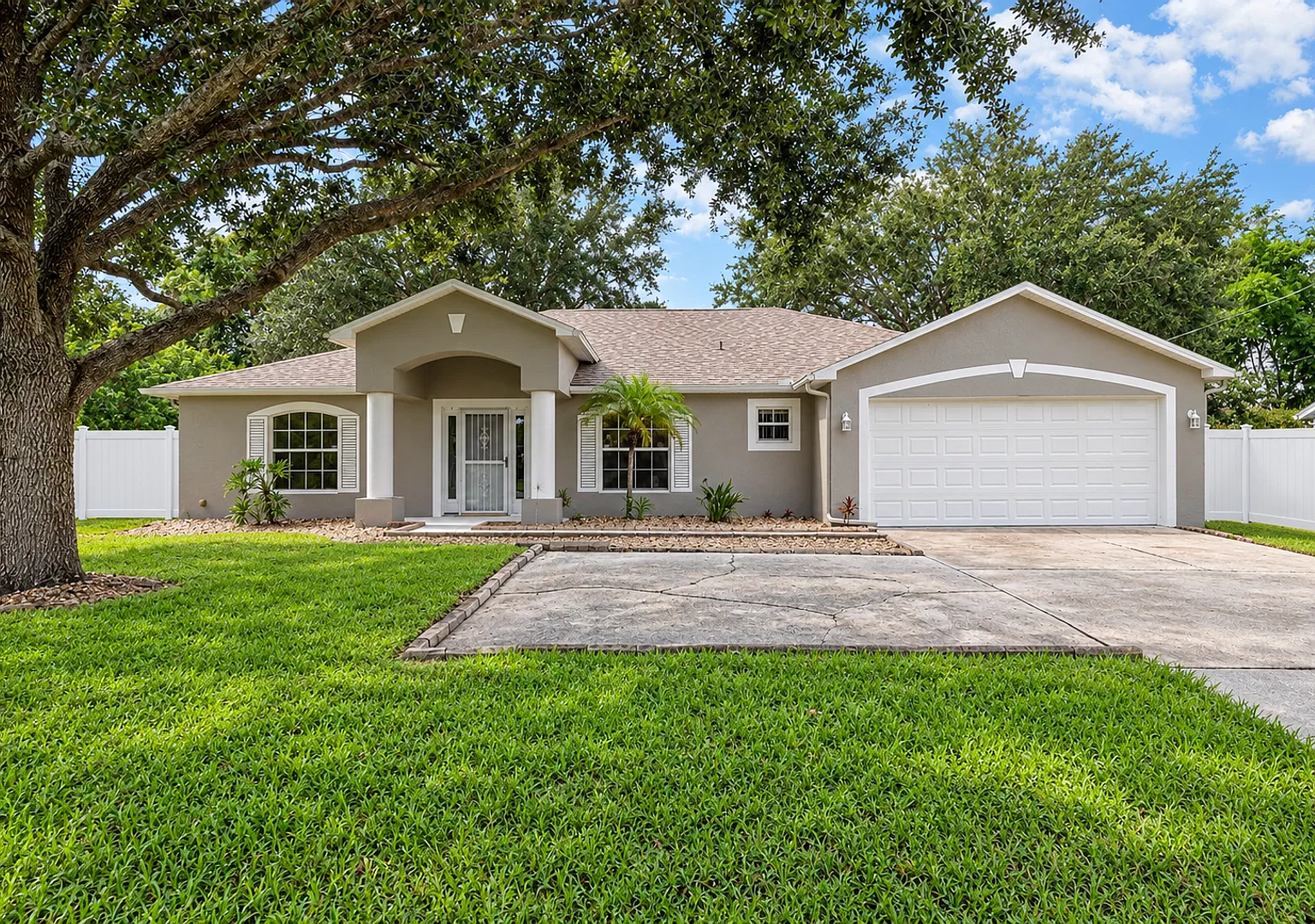 4295 Kings Hwy — Photo 1