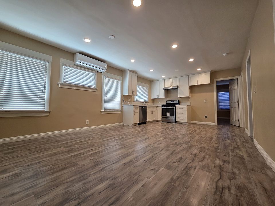 Living Room / Kitchen
