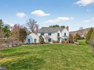 10 Avondale Dr, Newtown, PA 18940