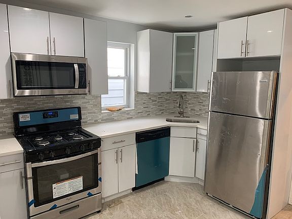 3rd image of 11922 146th St