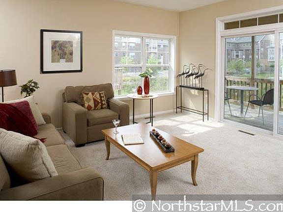 3rd image of 208 Manitoba Lane