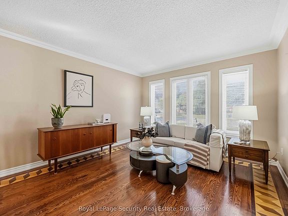 4th image of 46 Birchway Pl