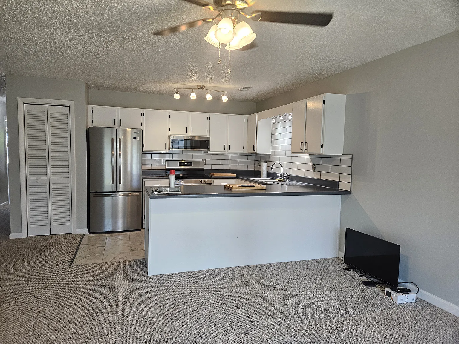 2 bed, 2.5 bath, 1100 sqft, $1,400 — Photo 3