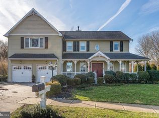 42 Green Meadow Dr, Langhorne, PA 19047