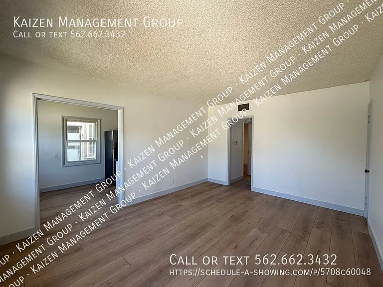 160 W Hillcrest Blvd #A — Photo 2
