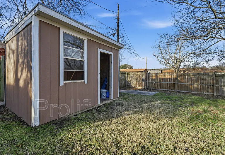 610 Creek St — Photo 11