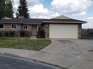 708 11th St, Sanger, CA 93657
