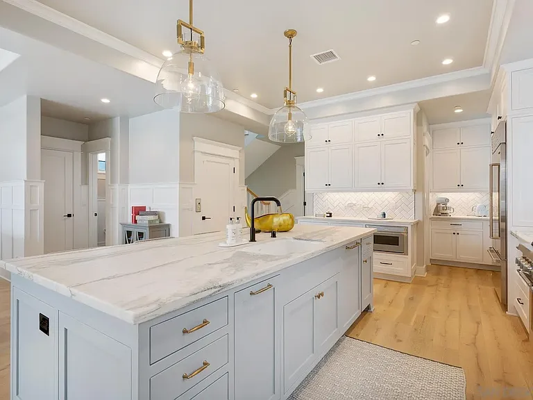 1048 Isabella Ave — Photo 14