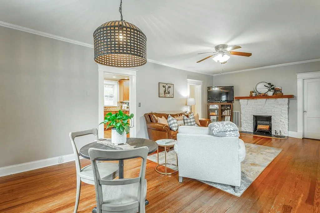 2 bed, 1145 sqft, $1,950 — Photo 3