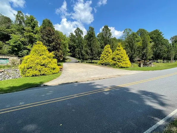 28 Shelton Springs Dr, Hayesville, NC 28904