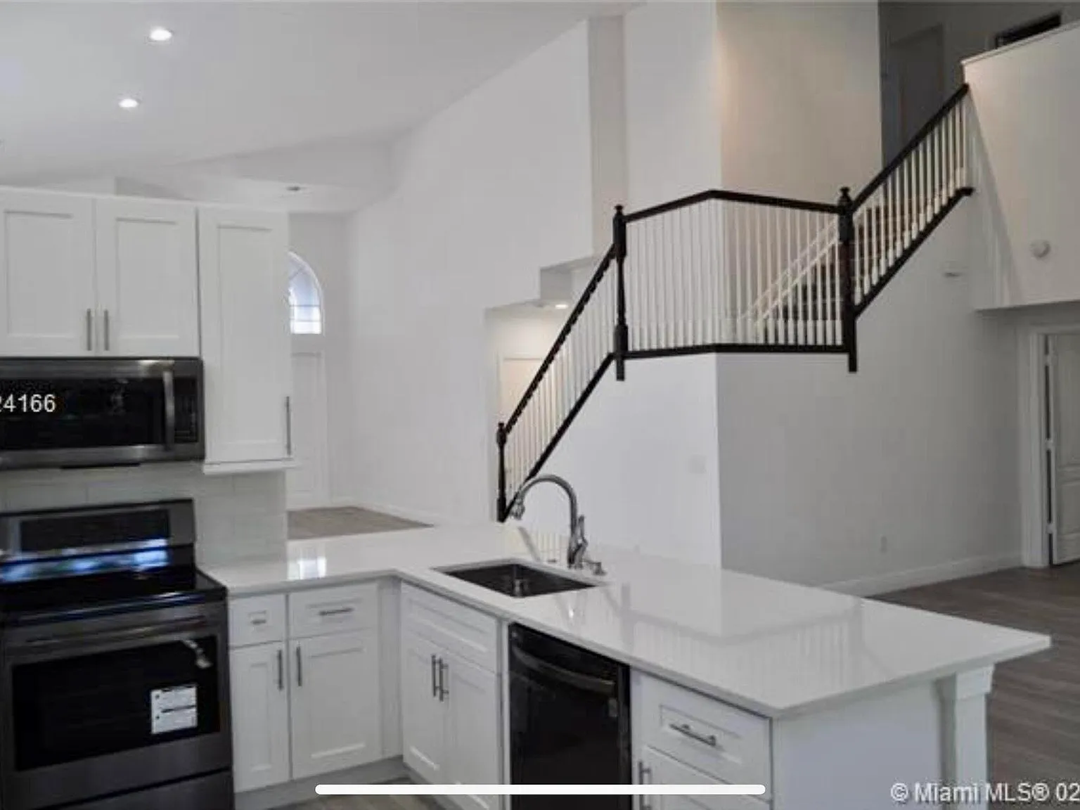 3 bed, 2.5 bath, 2841 sqft, $5,500 — Photo 3