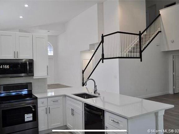 3rd image of 5 Lake Eden Dr