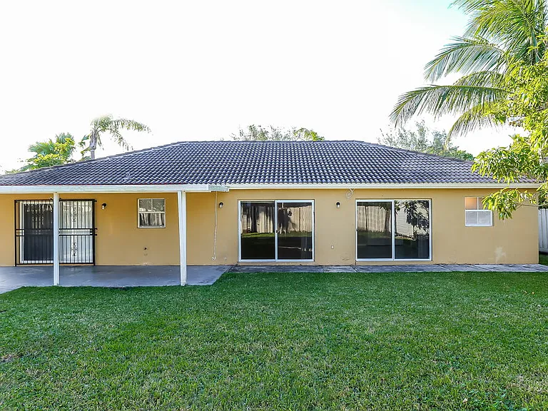18081 SW 152nd Ct — Photo 14