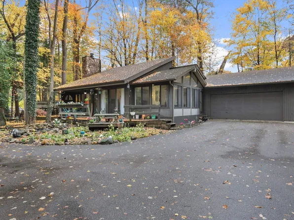 51720 Juniper Rd, South Bend, IN 46637