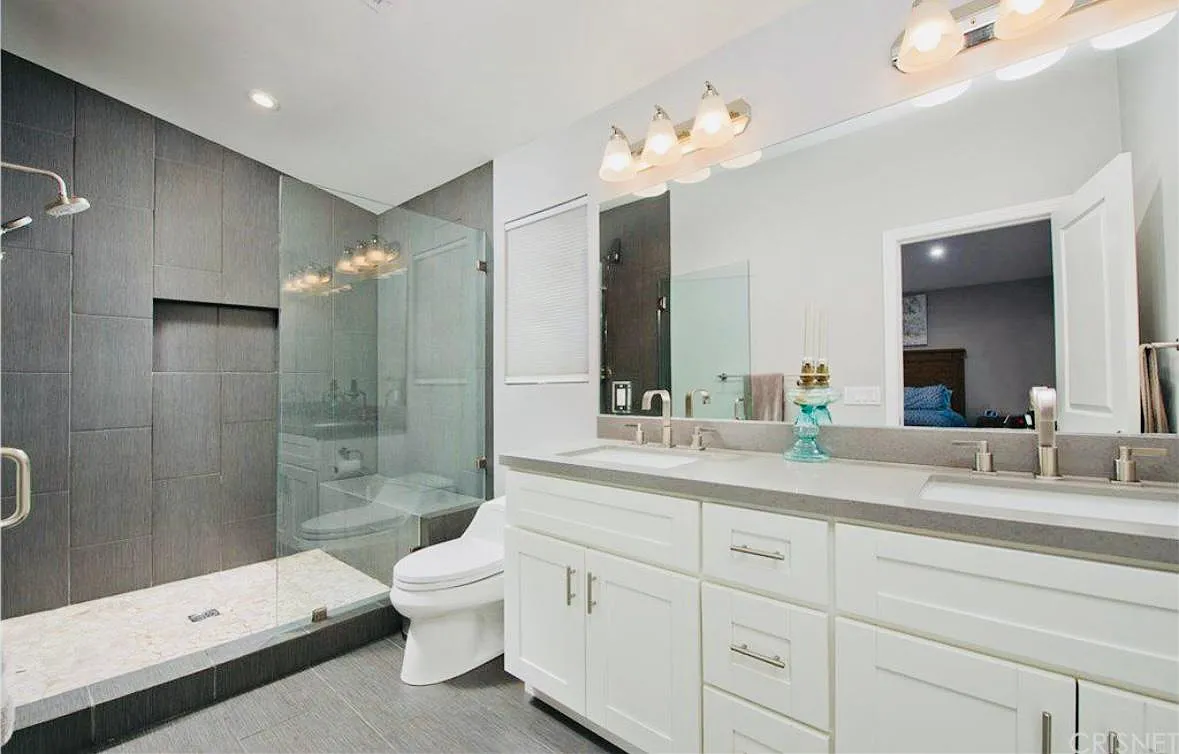 4 bed, 2.5 bath, 1935 sqft, $4,450 — Photo 4