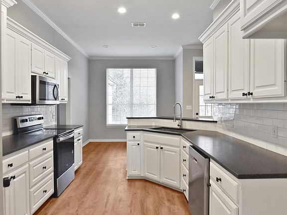 2nd image of 13270 Oak Hill Ln