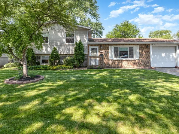 1034 N Wheeler St, Griffith, IN 46319
