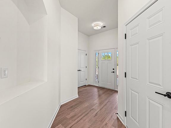4th image of 109 Cottage Grove Cir