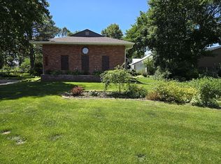 874 J St, Burwell, NE 68823