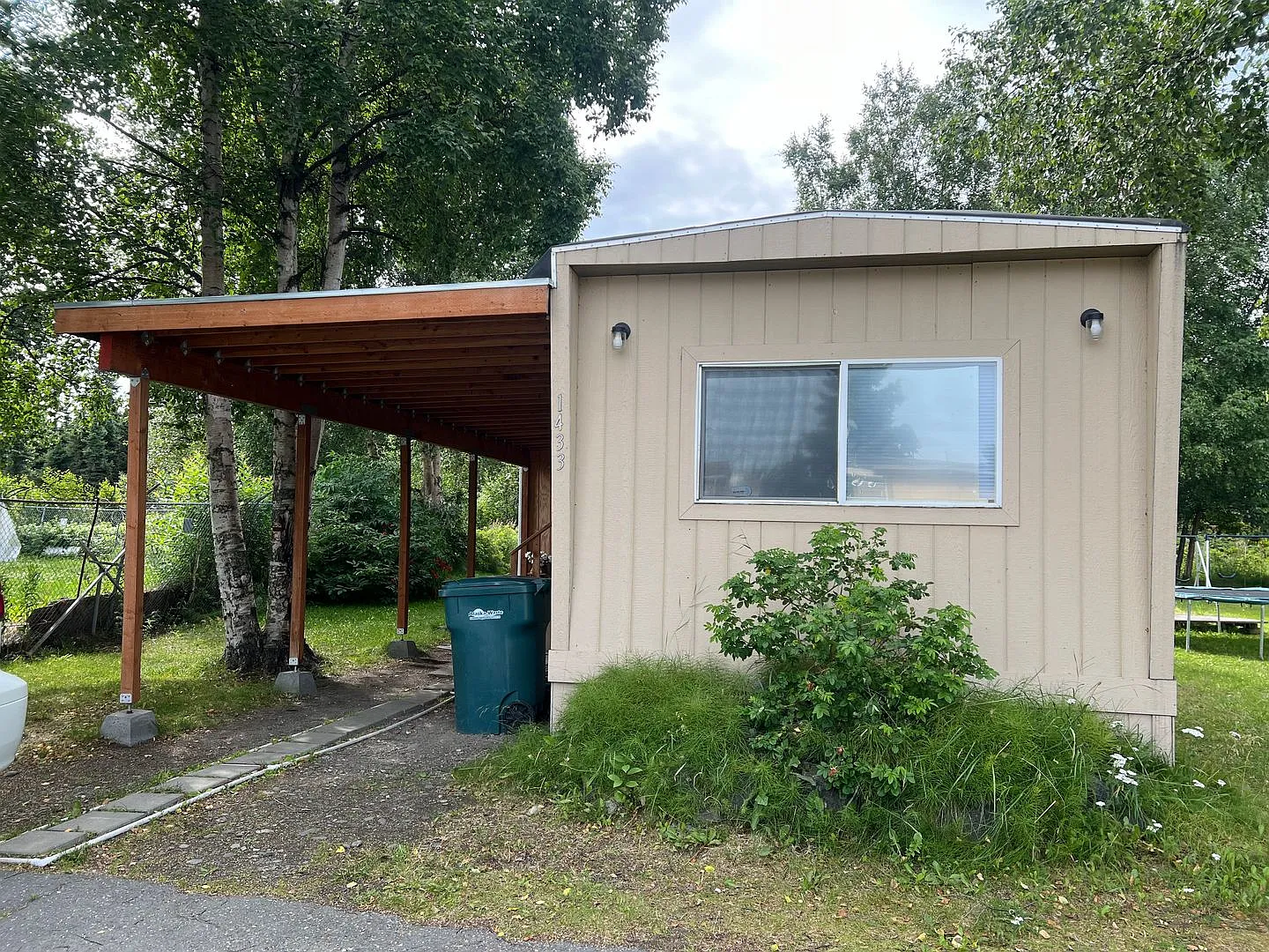 3 bedroom in Dimond Estates — Photo 1