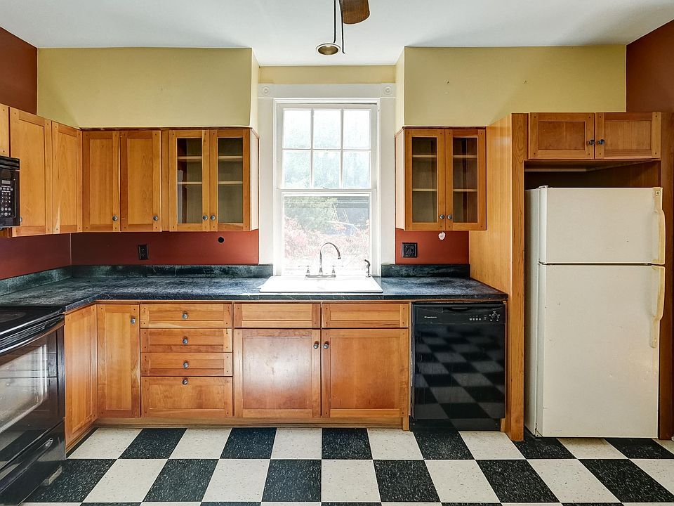13th image of 1421 Arrington Rd