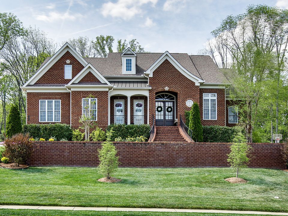 All brick ~ 4761 sf