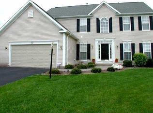 19 Mildenhall Rdg, Fairport, NY 14450