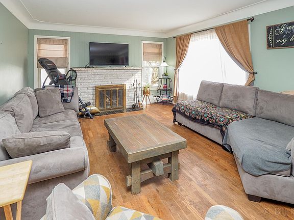 3rd image of 8048 Kingston Dr