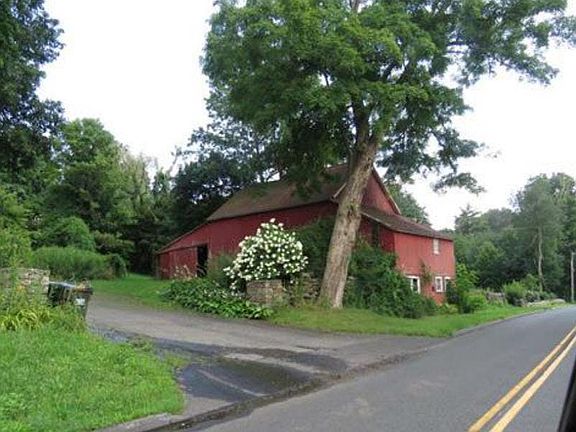 3rd image of 658 Watertown Rd