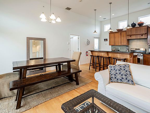 4th image of 2502 Long Beach Blvd #3B