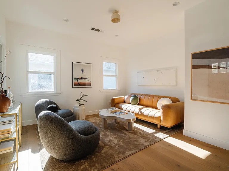 1134 Isabel St — Photo 4