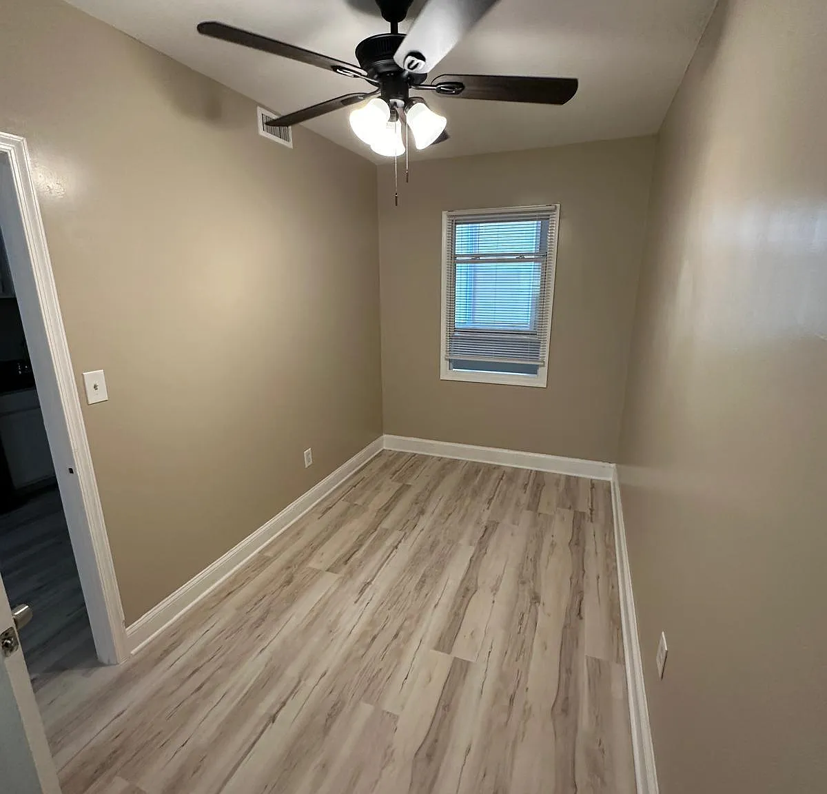 1720 R St SE - 3 — Photo 3