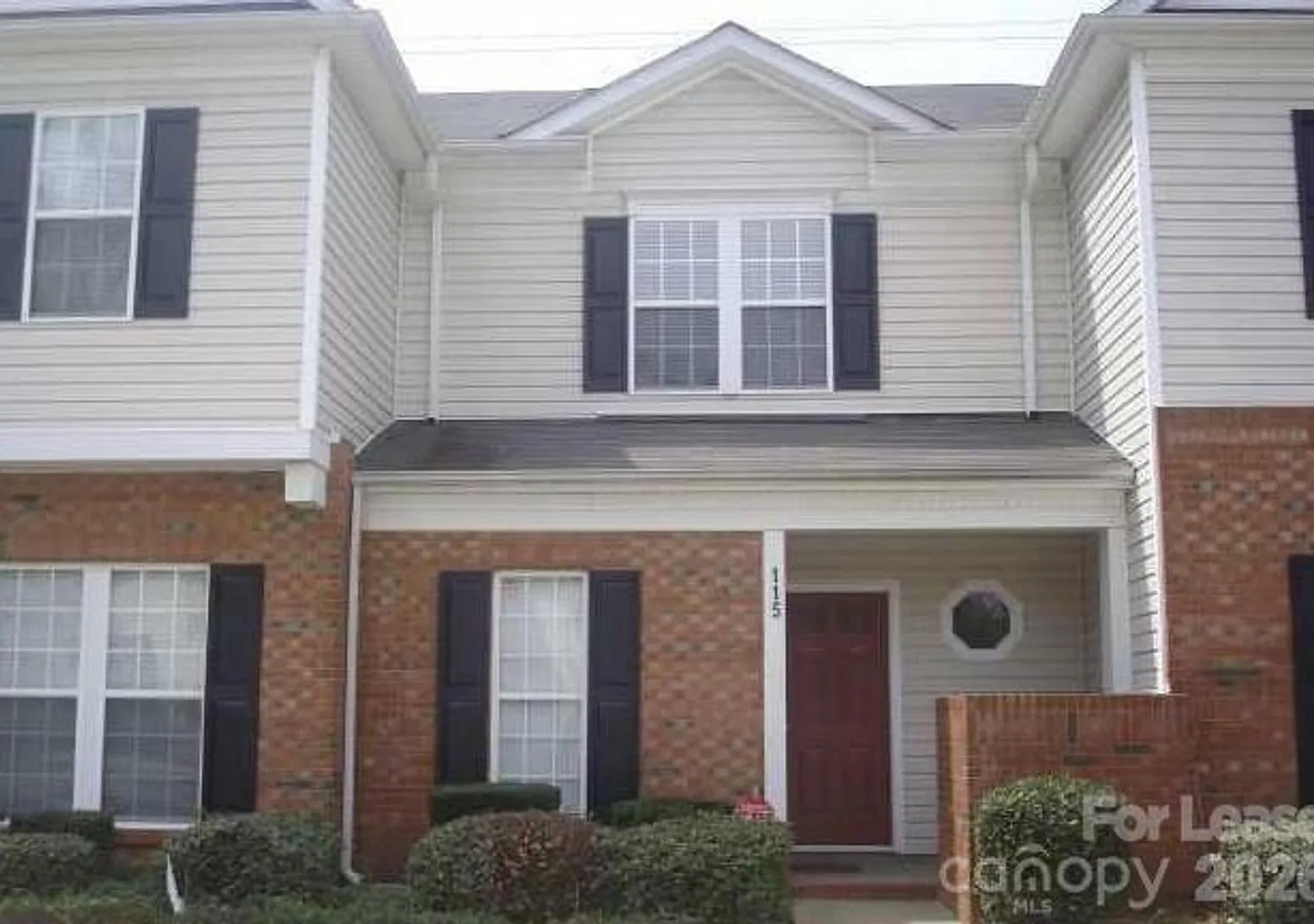 Remodeled 2 bedroom 2.5 bathroom townhome — Photo 1