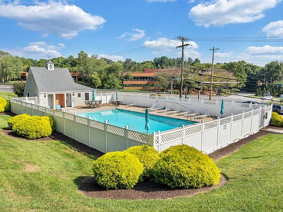 4th image of 2973 Winterberry Dr