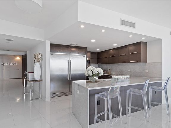 5th image of 900 Biscayne Blvd APT 1806