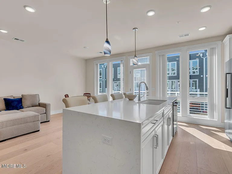 1403 N Kingsley St #210 — Photo 13