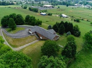335 Champions Ln, Johnson City, TN 37601