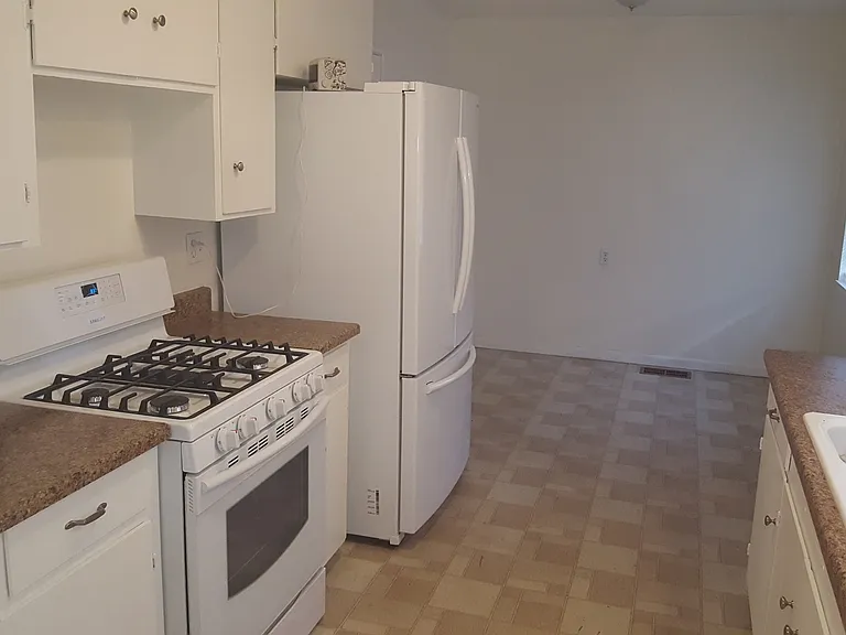 482 East Ave — Photo 6