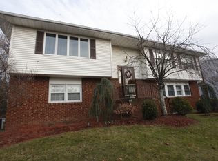 24 Horizon Dr, Succasunna, NJ 07876