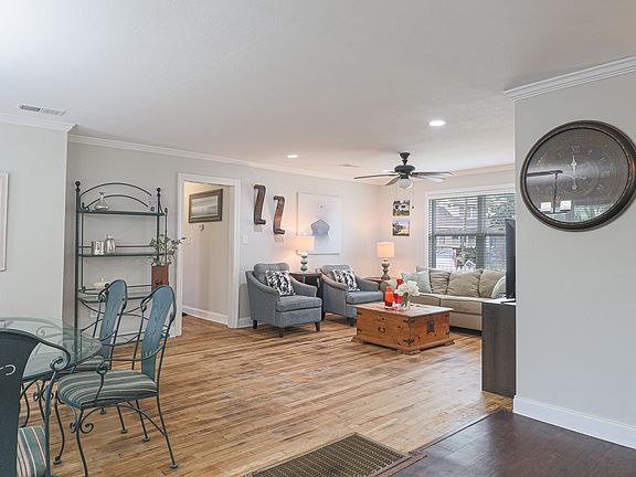 4th image of 140 Travia Ave