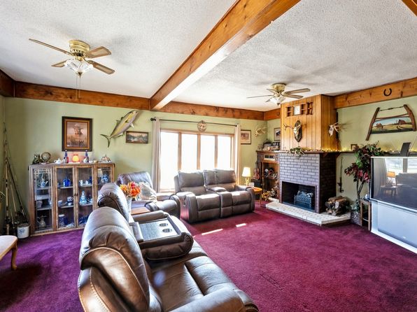 810 W Pleasant St, Colfax, IA 50054