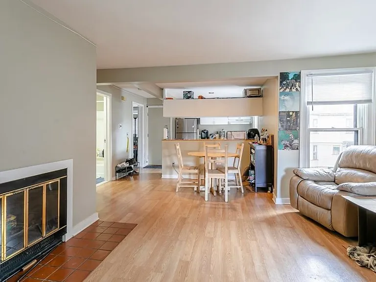 266 Alexander St #3 — Photo 2