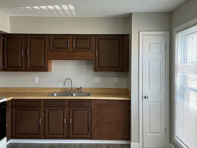 611 Walker Rd — Photo 2