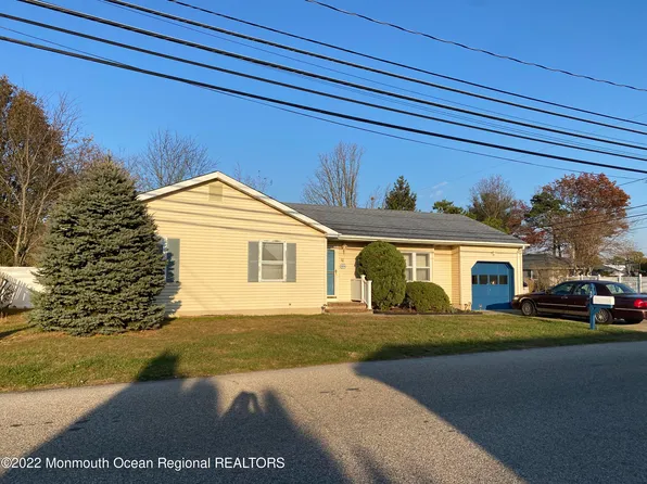 52 Spruce Street, Beachwood, NJ 08722