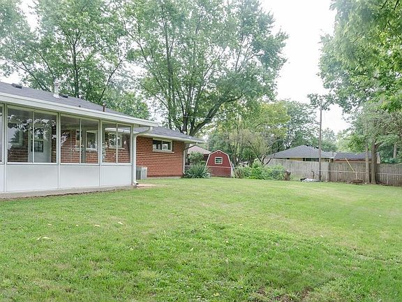 3rd image of 2286 Norway Dr