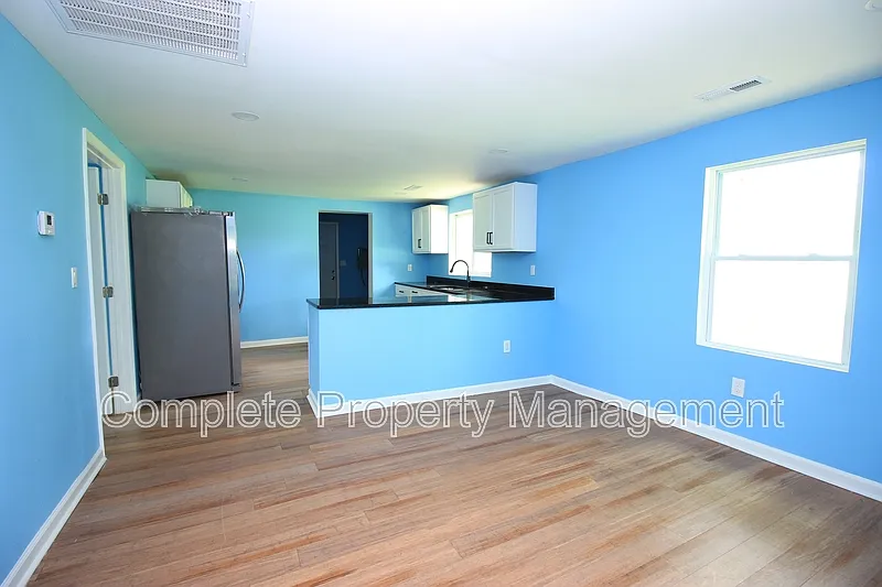 3 bed, 2.0 bath, $1,400 — Photo 3