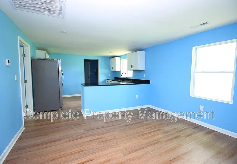 932 Court T — Photo 3