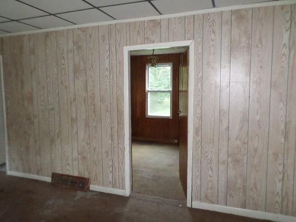 5th image of 5841 Missouri Ave